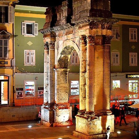 Sunny Corner In City Center With Free Parking Apartment Pula Bagian luar foto