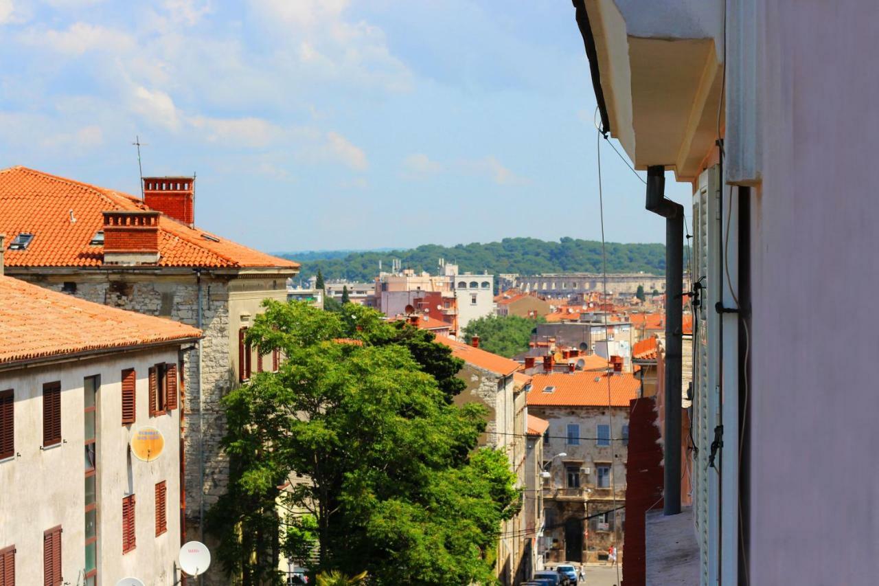 Sunny Corner In City Center With Free Parking Apartment Pula Bagian luar foto
