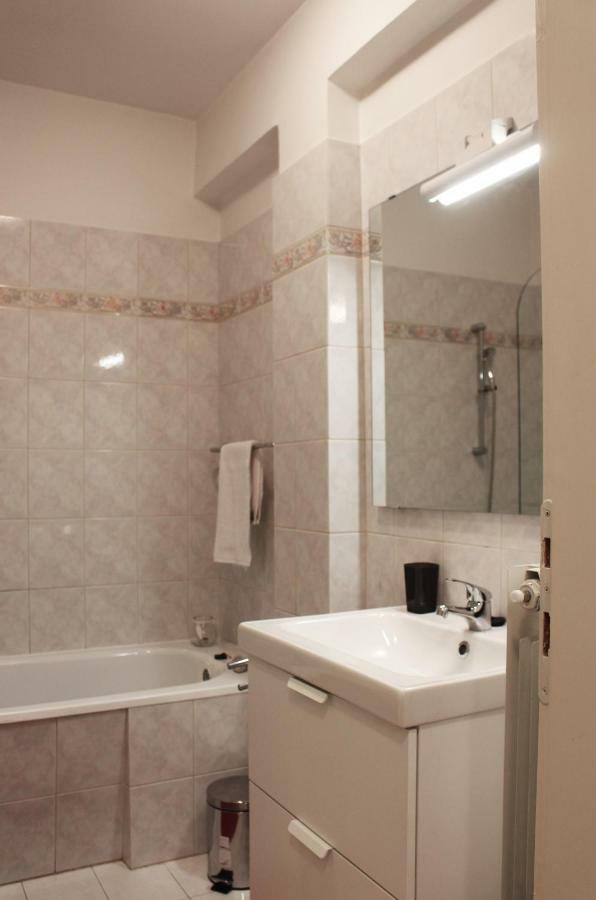 Sunny Corner In City Center With Free Parking Apartment Pula Bagian luar foto