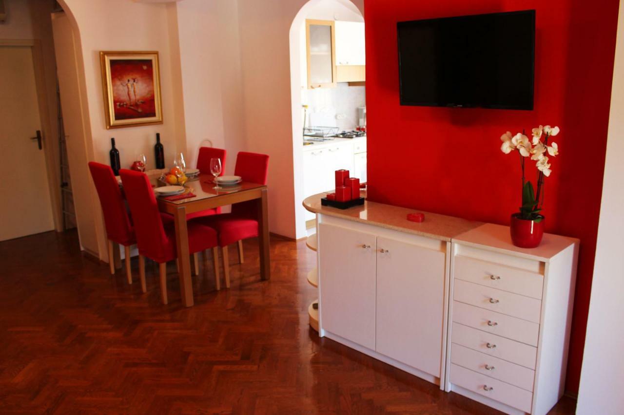 Sunny Corner In City Center With Free Parking Apartment Pula Bagian luar foto