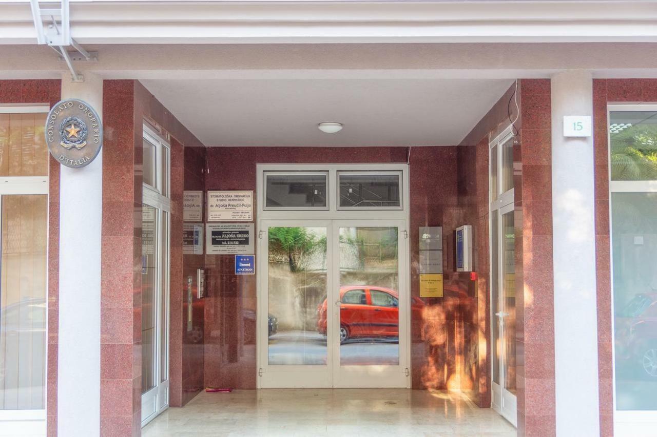 Sunny Corner In City Center With Free Parking Apartment Pula Bagian luar foto